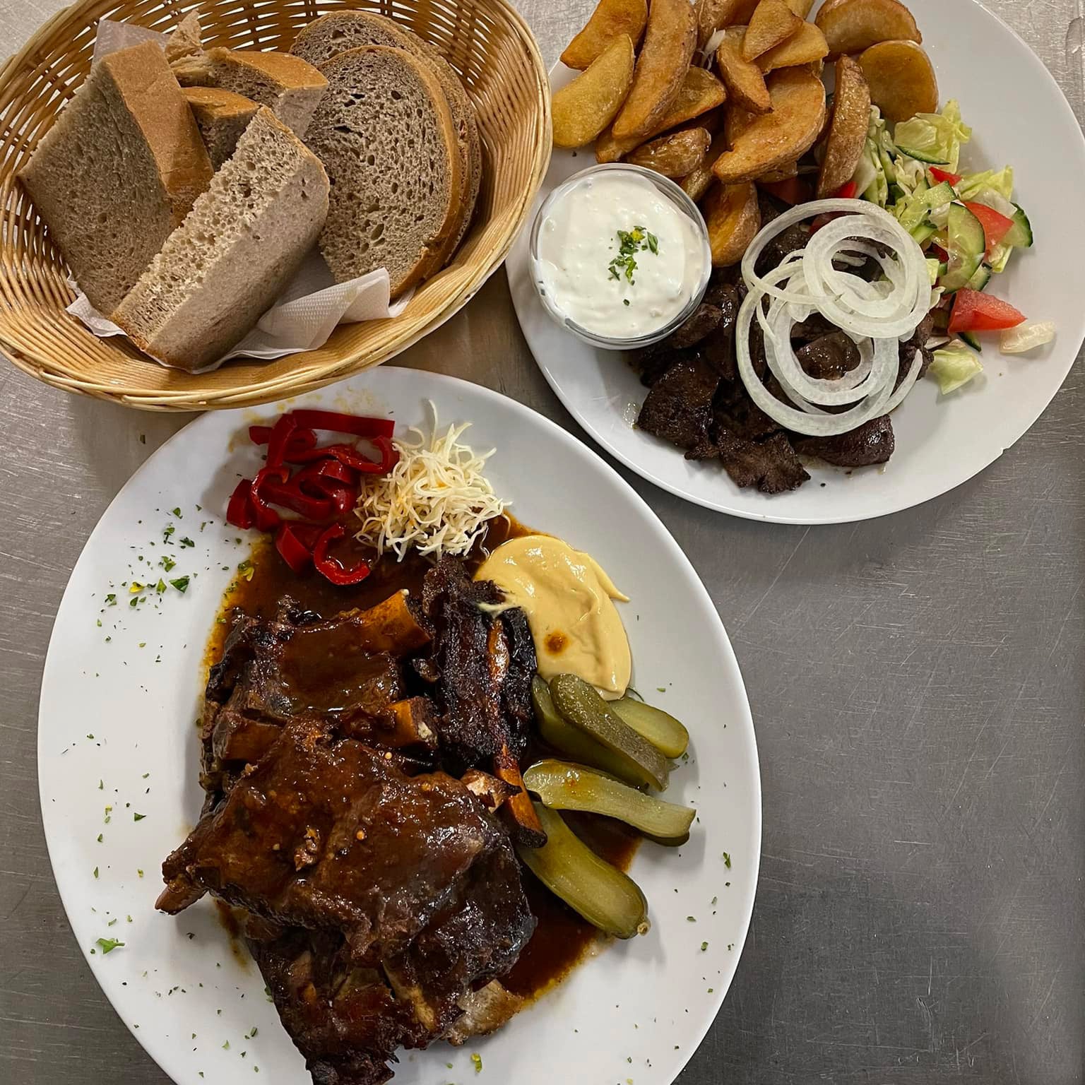 Restaurace a ukázky jídel U Zvonku Kořenov